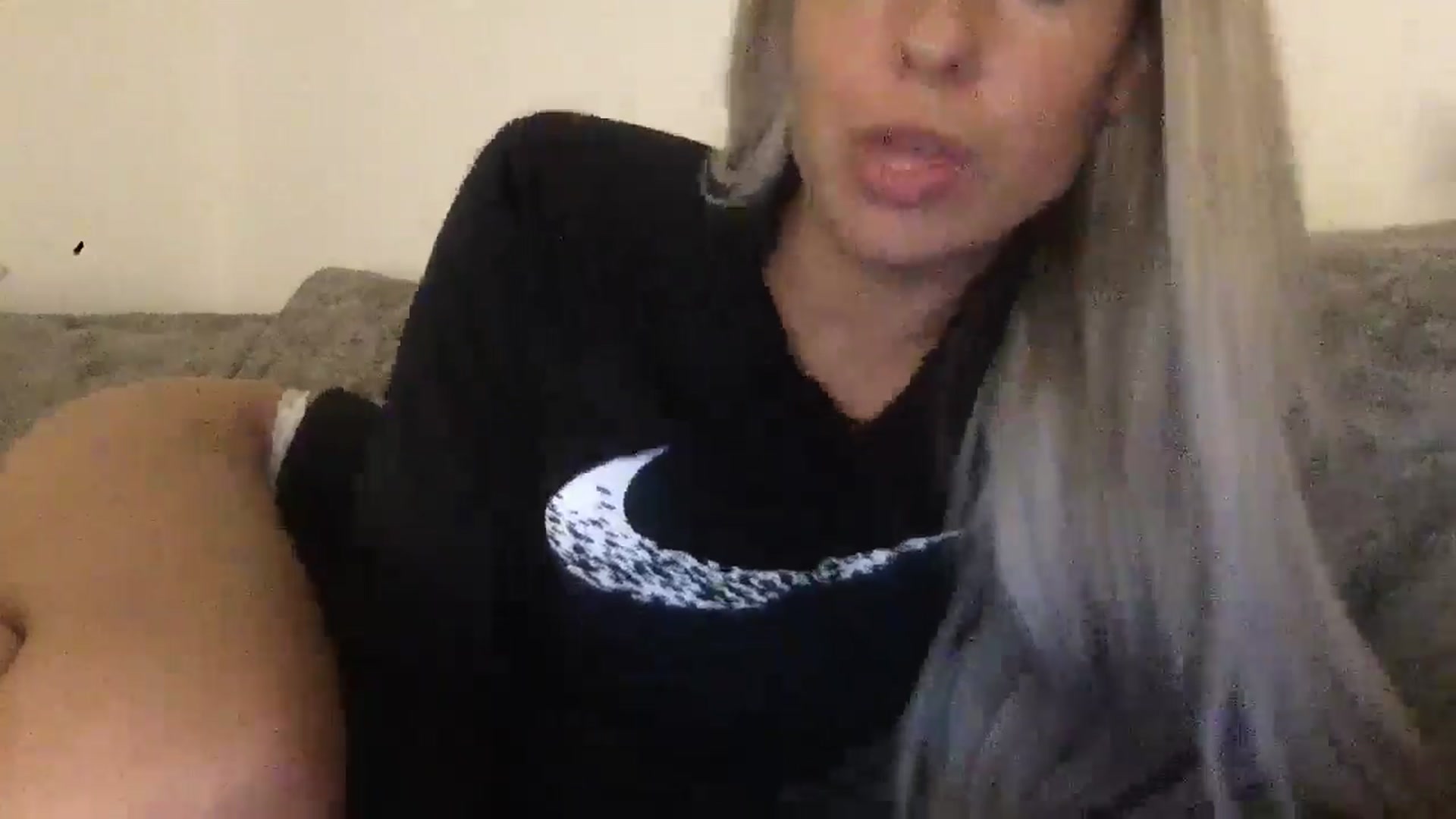 Gallery image thumbnail from Barbxie's myfreecams stream on, 04/16/2026, 22:43 image 17 of 20