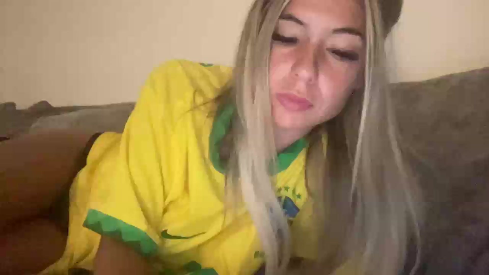 Gallery image thumbnail from Barbxie's myfreecams stream on, 06/18/2026, 22:28 image 12 of 20