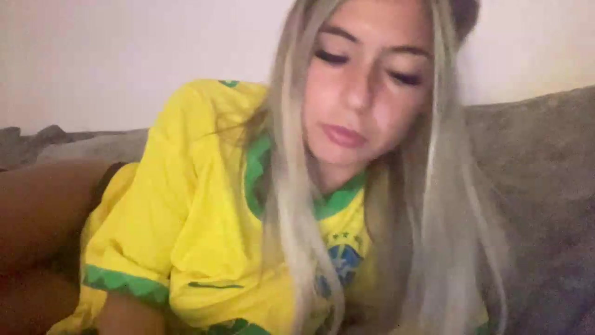 Gallery image thumbnail from Barbxie's myfreecams stream on, 06/18/2026, 22:28 image 10 of 20