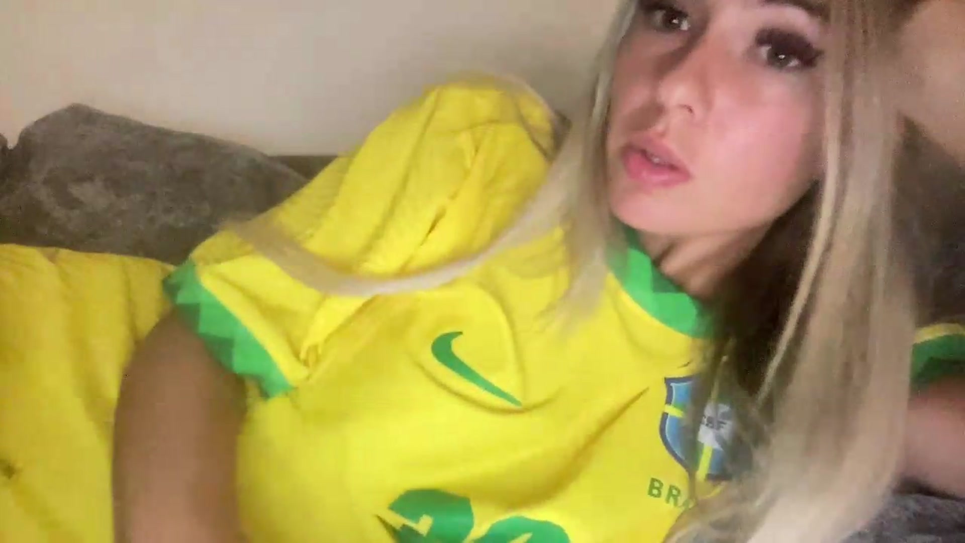 Gallery image thumbnail from Barbxie's myfreecams stream on, 06/18/2026, 23:16 image 2 of 20