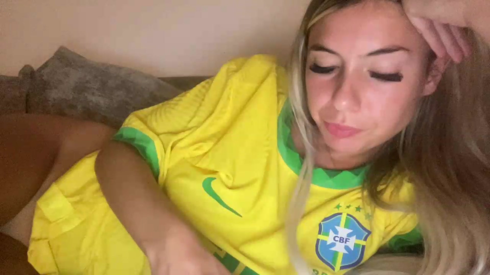 Gallery image thumbnail from Barbxie's myfreecams stream on, 06/18/2026, 23:16 image 18 of 20