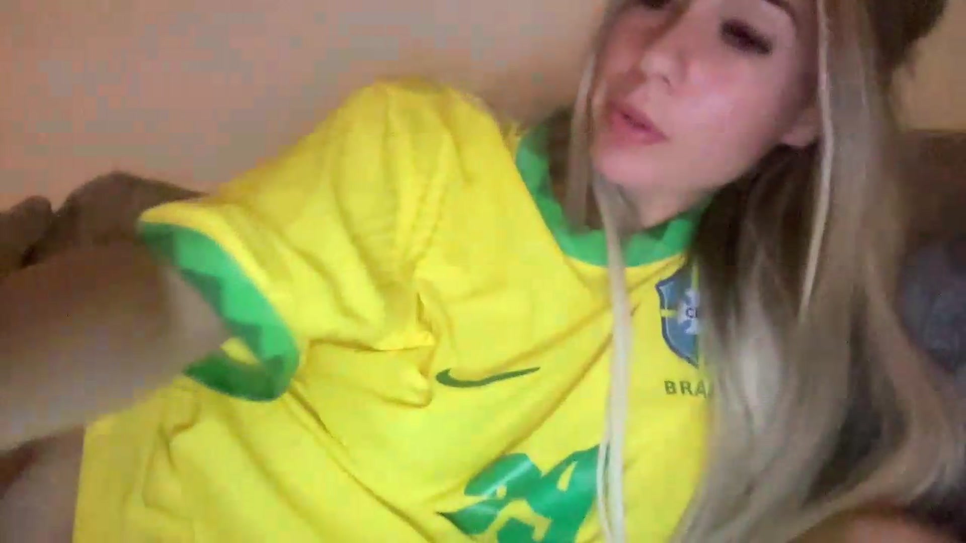 Gallery image thumbnail from Barbxie's myfreecams stream on, 06/18/2026, 23:16 image 13 of 20