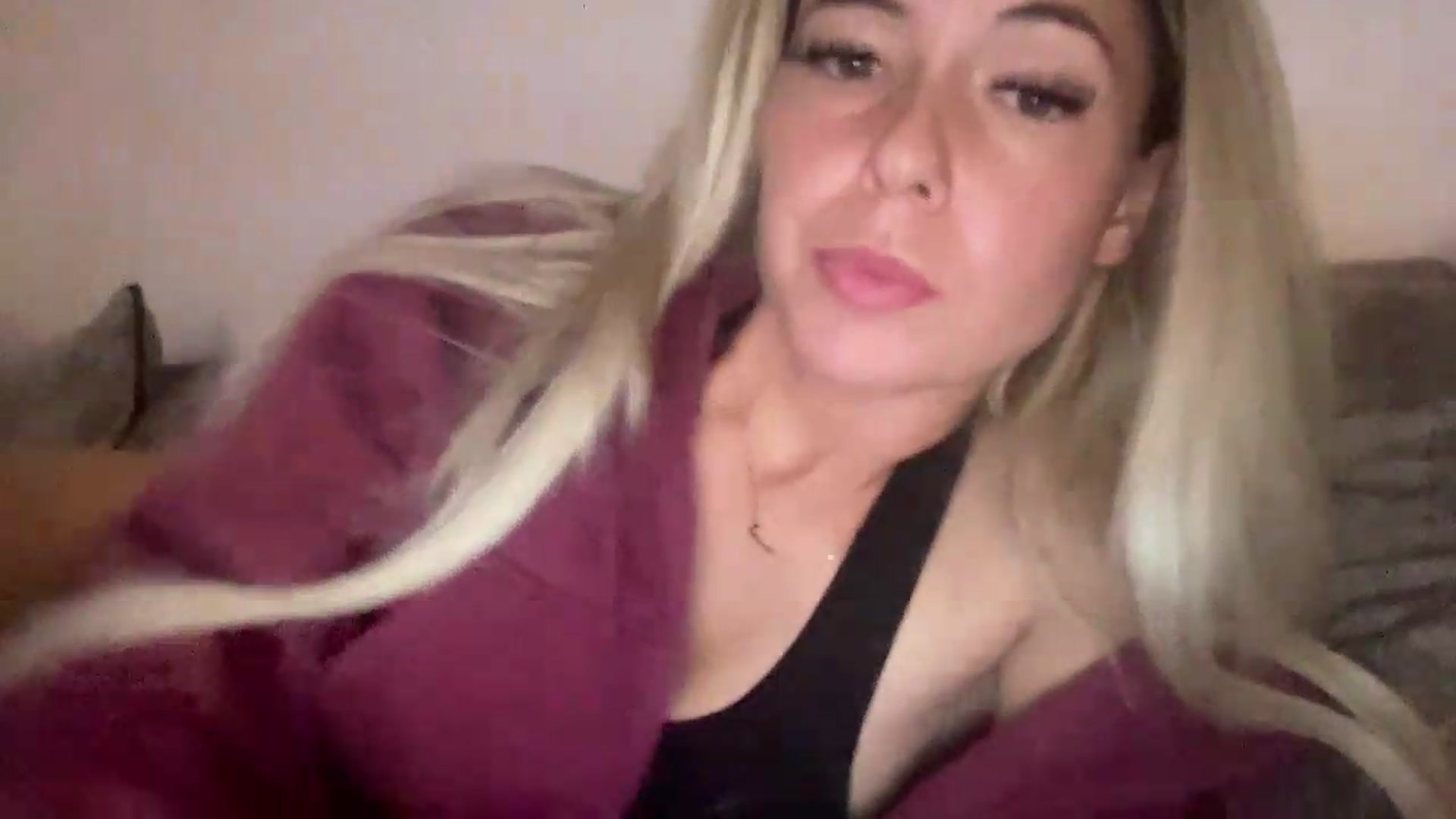Gallery image thumbnail from Barbxie's myfreecams stream on, 08/27/2026, 23:04 image 2 of 20