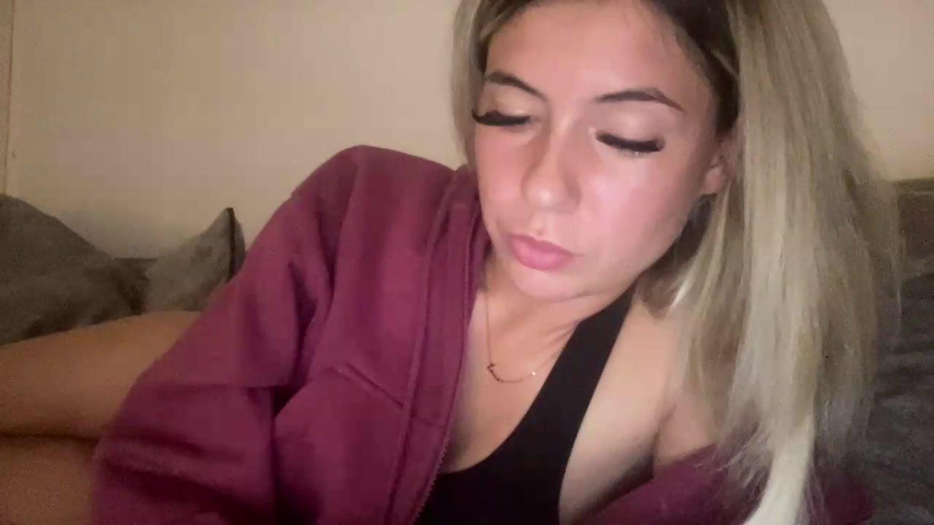 Gallery image thumbnail from Barbxie's myfreecams stream on, 08/27/2026, 23:04 image 6 of 20