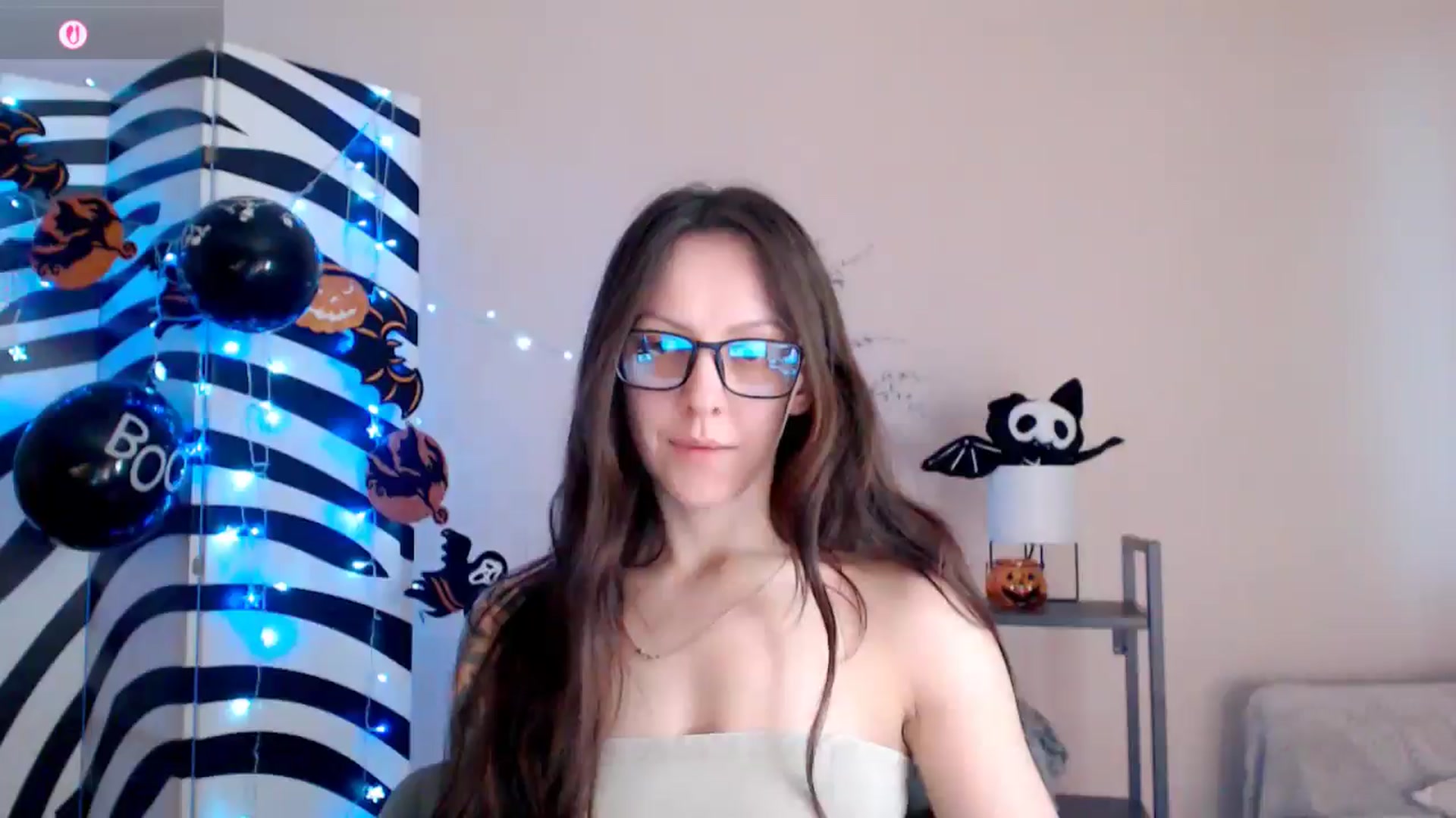 Gallery image thumbnail from BareflySi's myfreecams stream on, 11/10/2025, 15:14 image 6 of 20