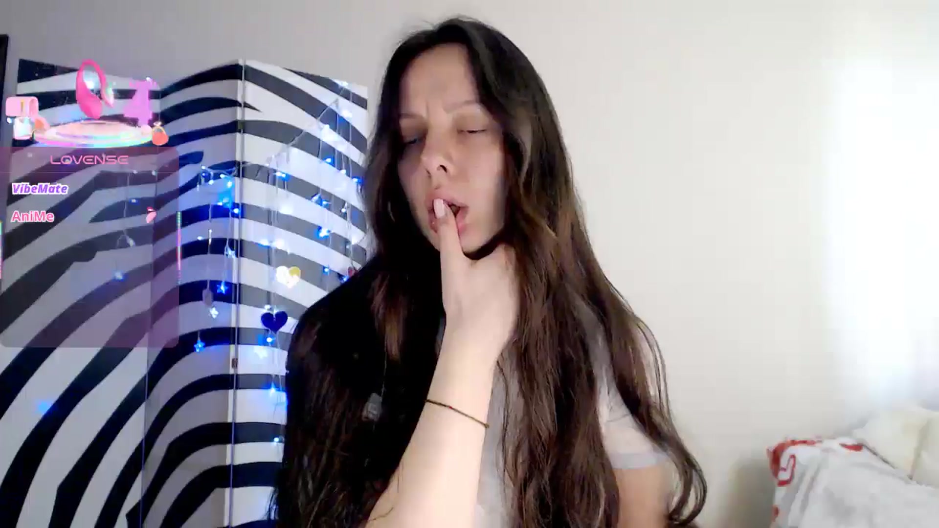 Gallery image thumbnail from BareflySi's myfreecams stream on, 04/21/2026, 10:18 image 16 of 20