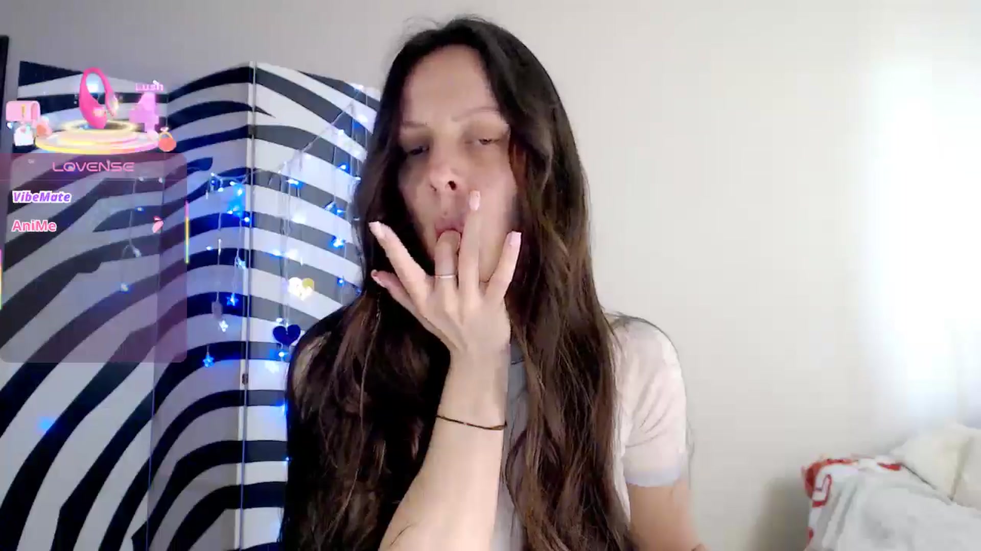Gallery image thumbnail from BareflySi's myfreecams stream on, 04/21/2026, 10:18 image 17 of 20