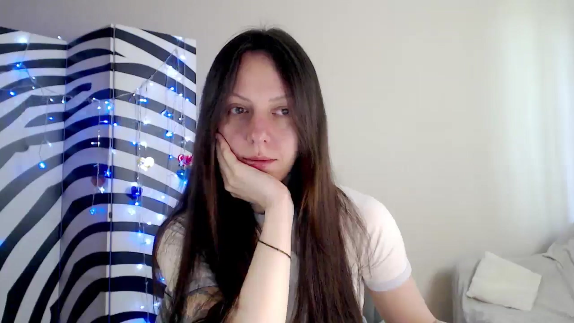 Gallery image thumbnail from BareflySi's myfreecams stream on, 05/06/2026, 09:57 image 17 of 20