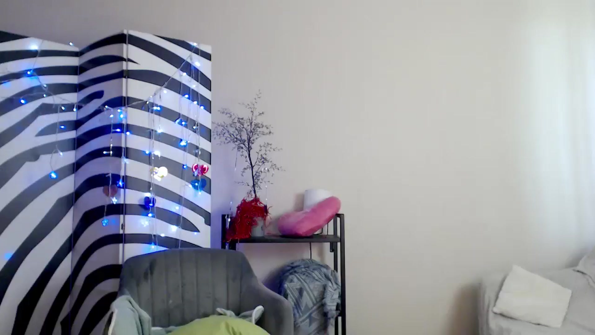 Gallery image thumbnail from BareflySi's myfreecams stream on, 05/06/2026, 11:08 image 12 of 20