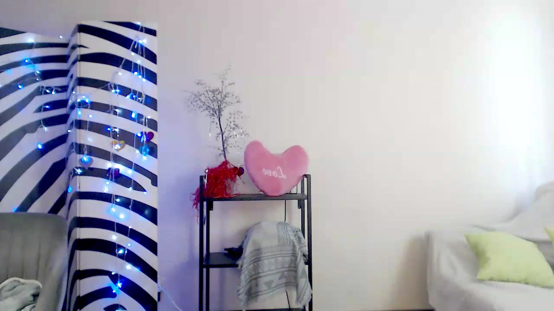 Gallery image thumbnail from BareflySi's myfreecams stream on, 06/25/2026, 13:36 image 17 of 20
