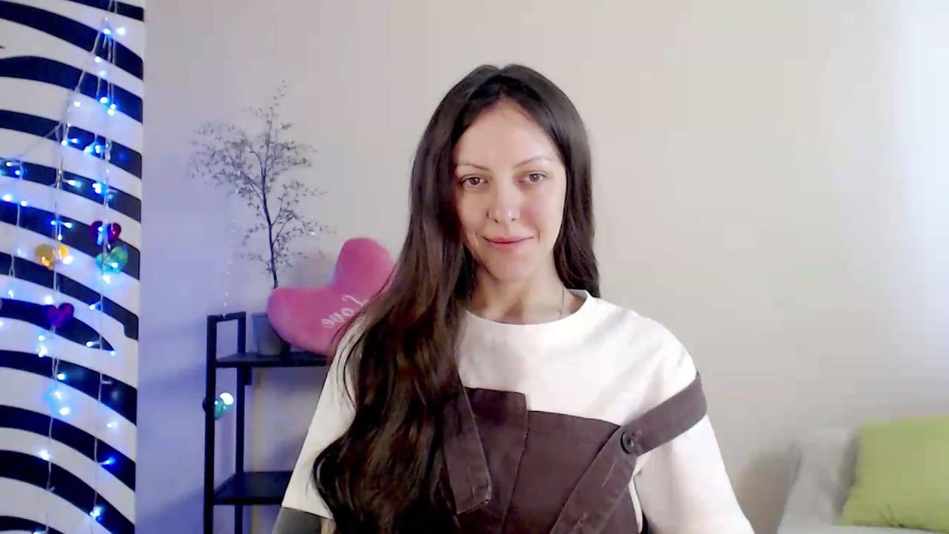 Gallery image thumbnail from BareflySi's myfreecams stream on, 08/15/2026, 09:30 image 6 of 20