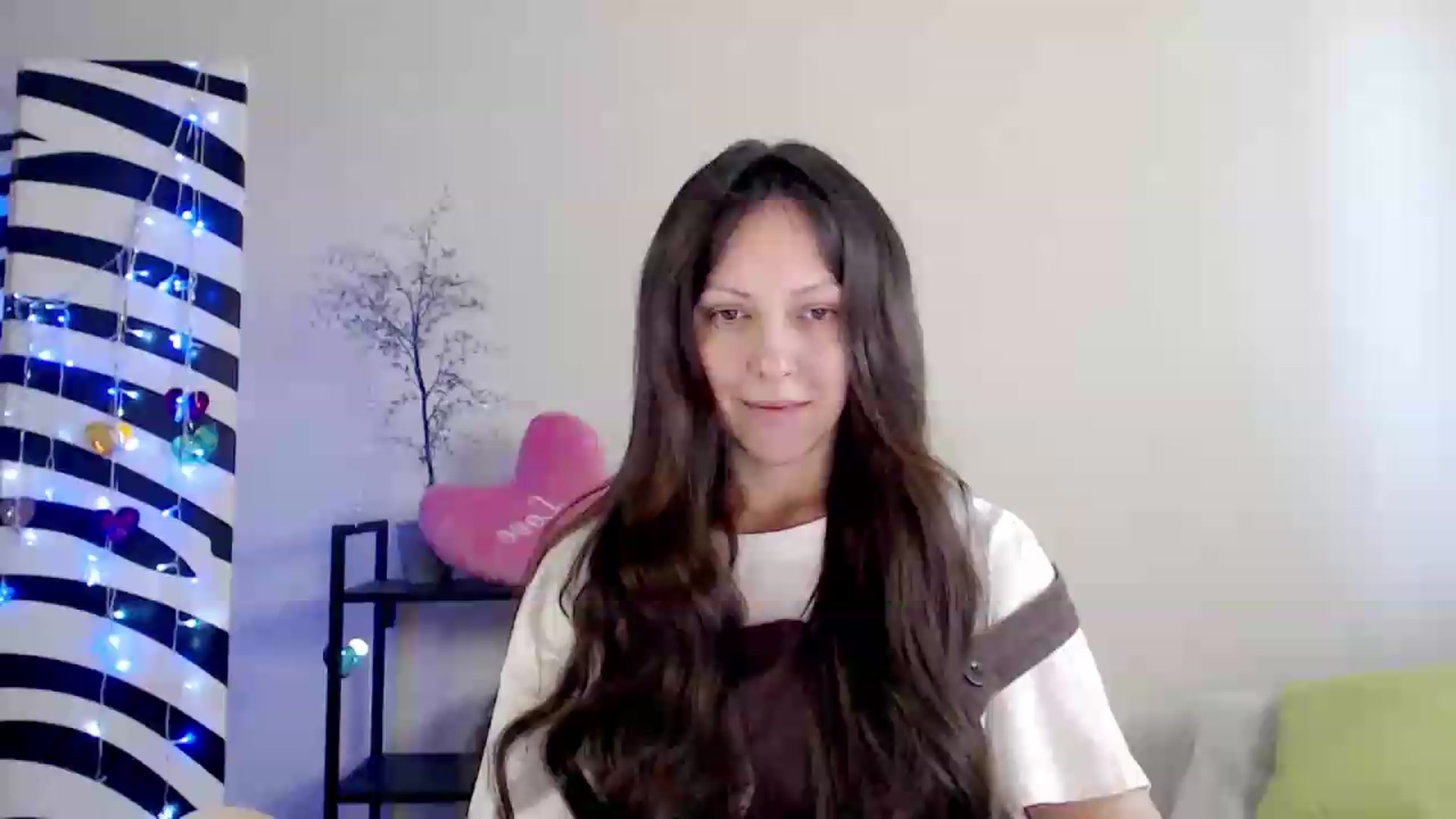 Gallery image thumbnail from BareflySi's myfreecams stream on, 08/15/2026, 09:30 image 1 of 20