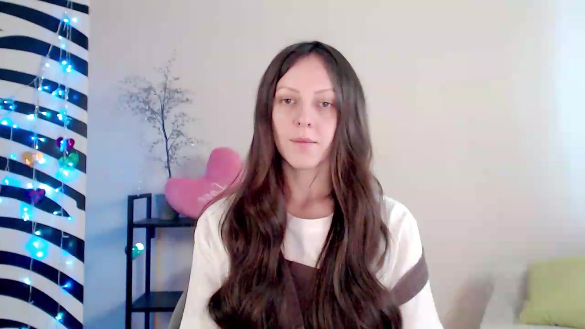 Gallery image thumbnail from BareflySi's myfreecams stream on, 08/15/2026, 09:30 image 17 of 20
