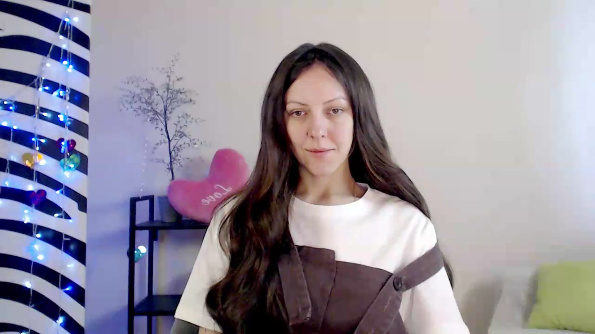 Gallery image thumbnail from BareflySi's myfreecams stream on, 08/15/2026, 09:30 image 7 of 20