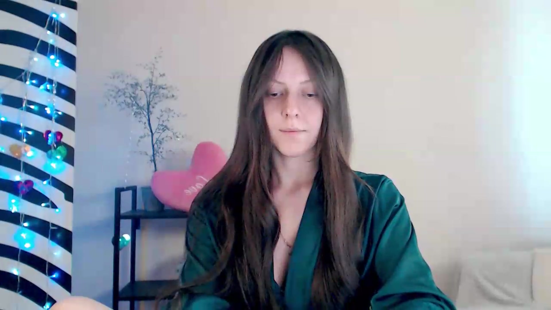 Gallery image thumbnail from BareflySi's myfreecams stream on, 08/15/2026, 12:46 image 11 of 20