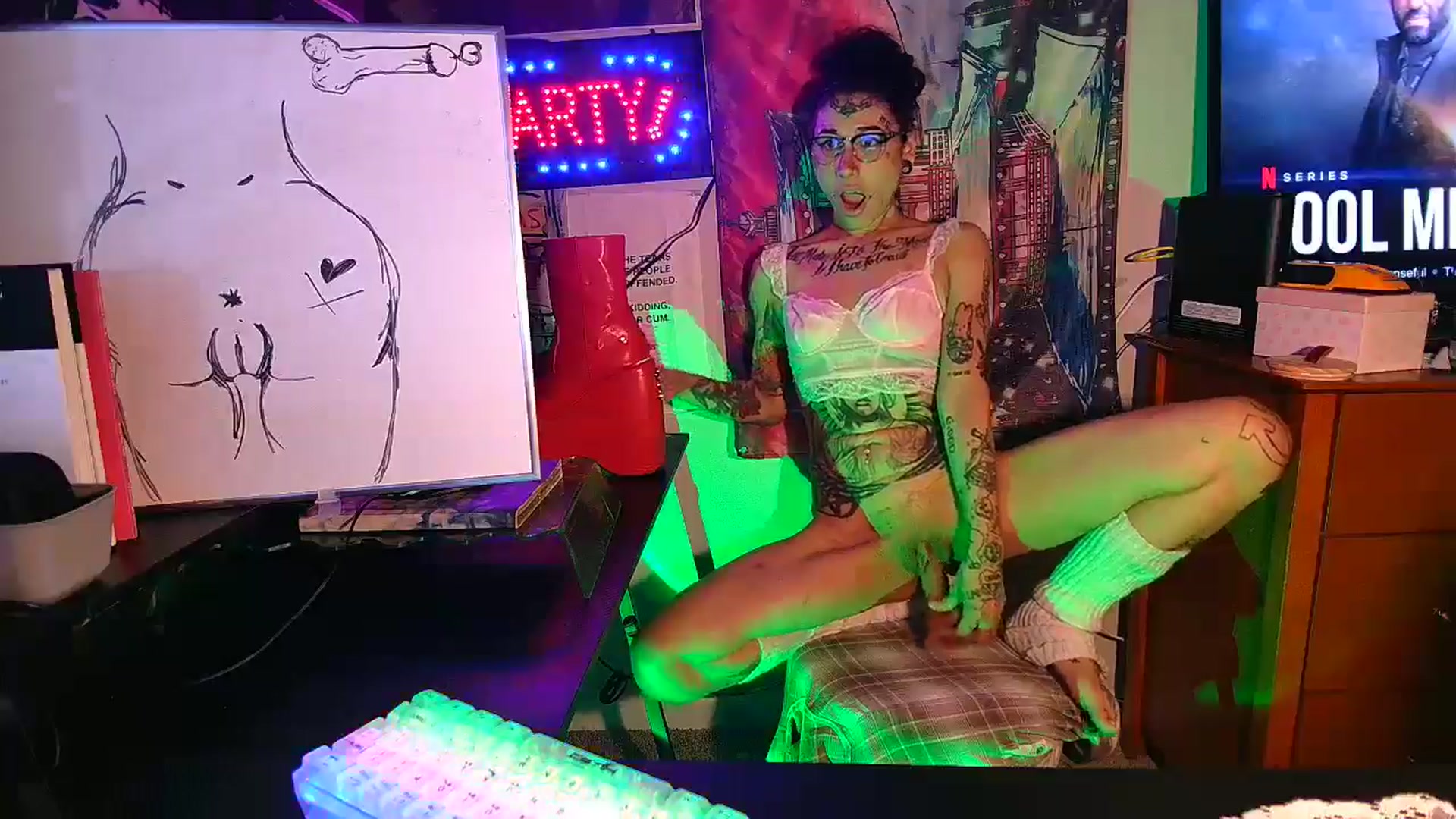 Gallery image thumbnail from BashXbunny's myfreecams stream on, 08/27/2024, 08:39 image 17 of 20