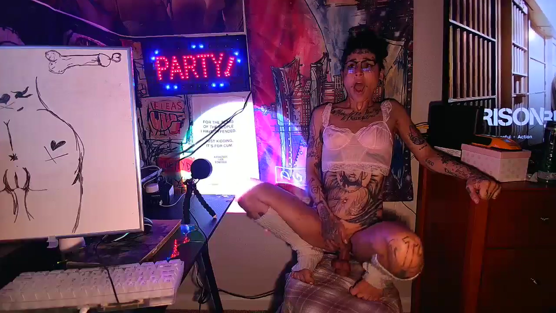Gallery image thumbnail from BashXbunny's myfreecams stream on, 08/27/2024, 11:04 image 10 of 20