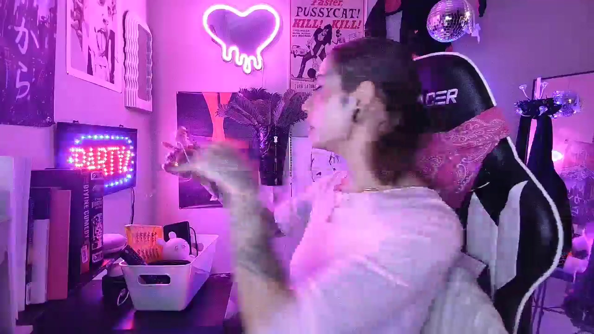 Gallery image thumbnail from BashXbunny's myfreecams stream on, 08/29/2024, 08:39 image 6 of 20