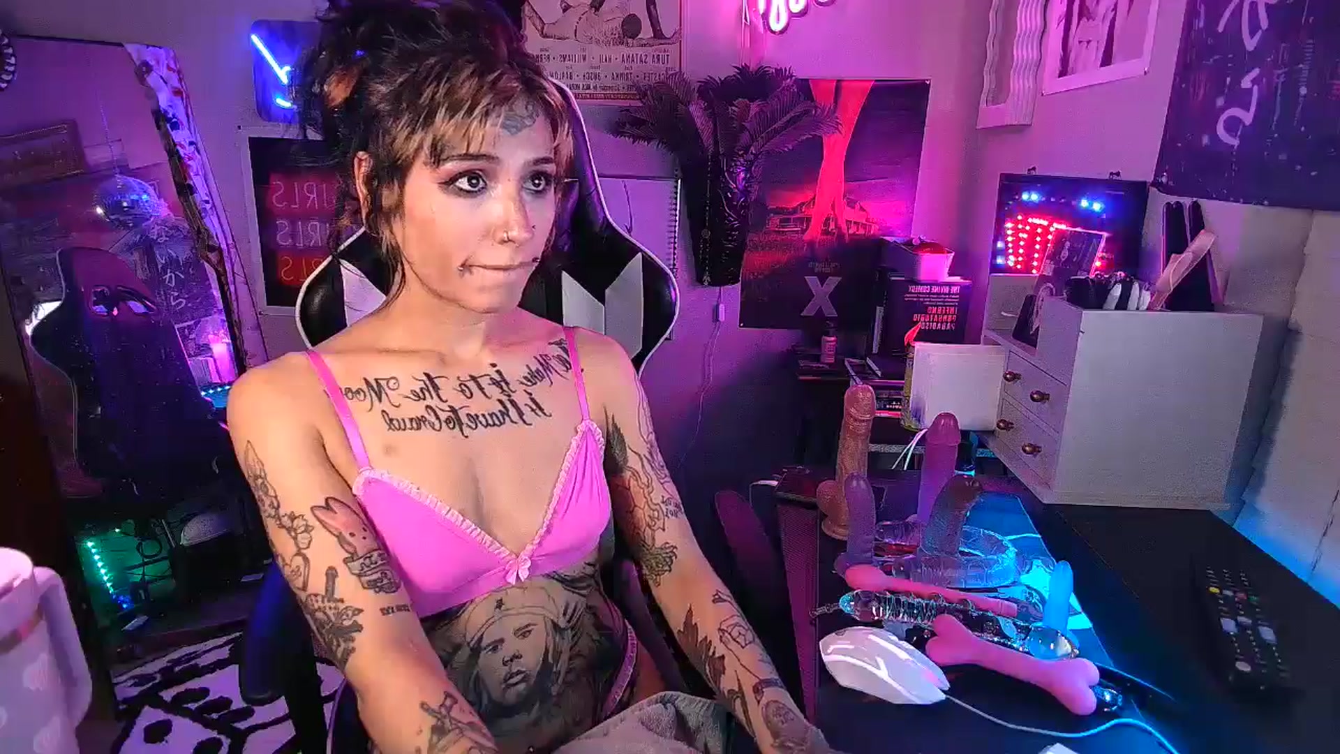 Gallery image thumbnail from BashXbunny's myfreecams stream on, 09/03/2024, 09:27 image 11 of 20