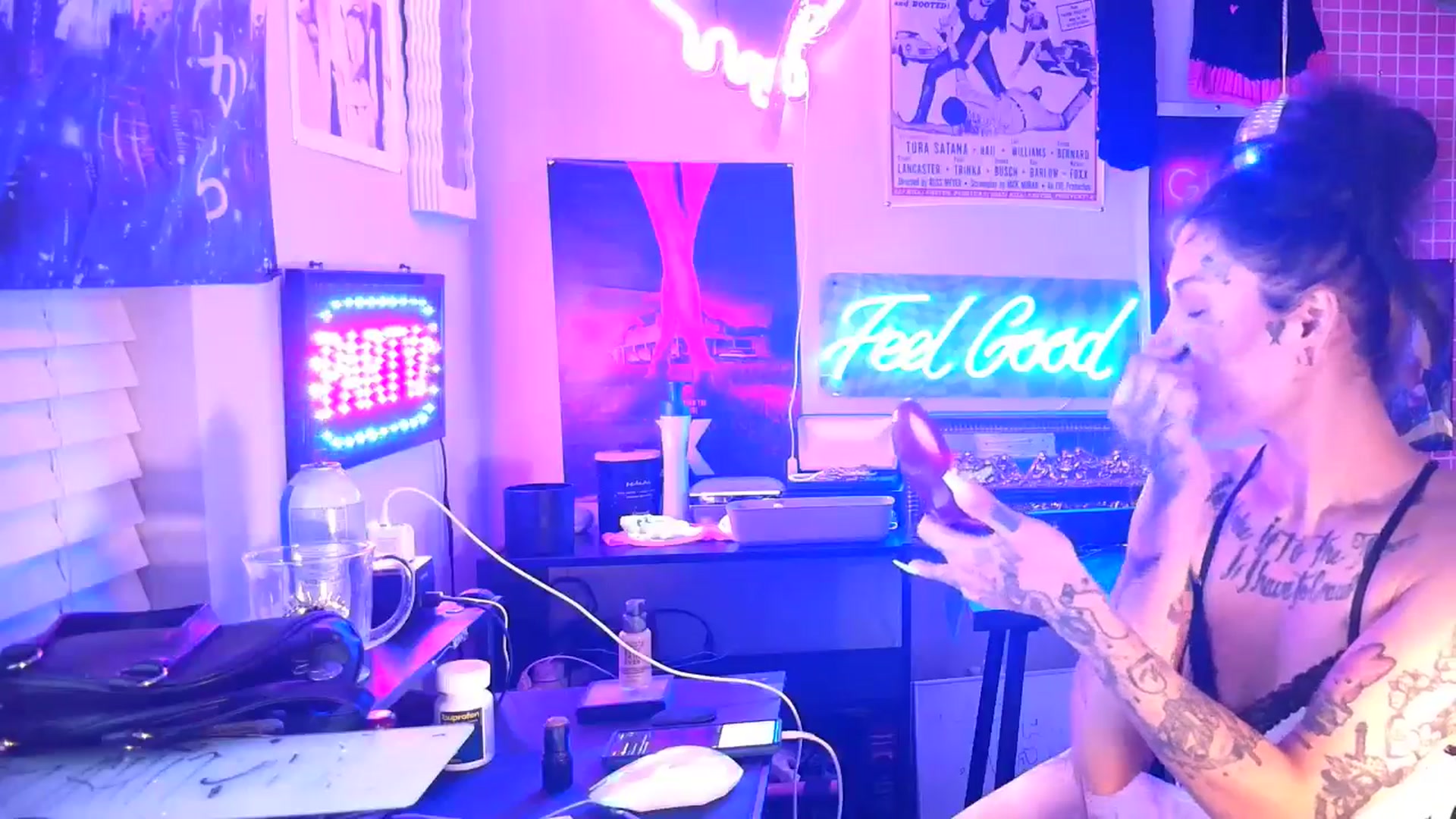 Gallery image thumbnail from BashXbunny's myfreecams stream on, 09/16/2024, 13:23 image 2 of 20