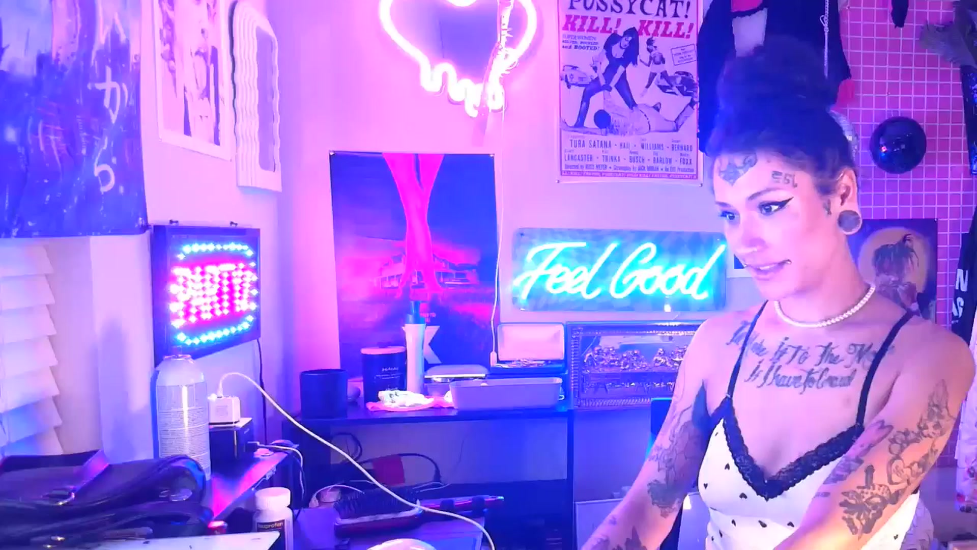 Gallery image thumbnail from BashXbunny's myfreecams stream on, 09/16/2024, 13:23 image 11 of 20