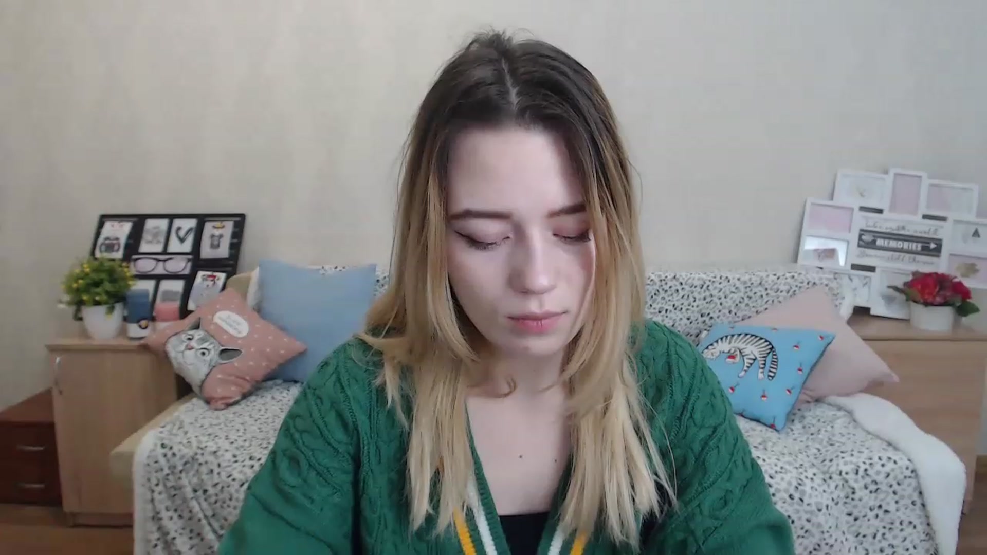 Gallery image thumbnail from Bayraktarka's myfreecams stream on, 12/01/2022, 14:26 image 3 of 20