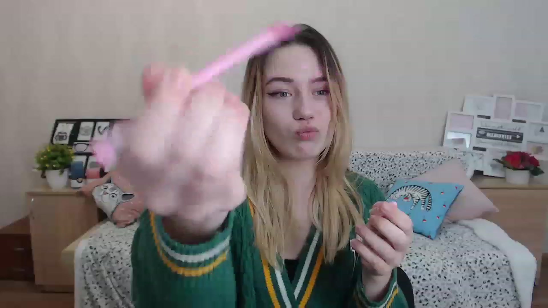 Gallery image thumbnail from Bayraktarka's myfreecams stream on, 12/01/2022, 14:26 image 5 of 20