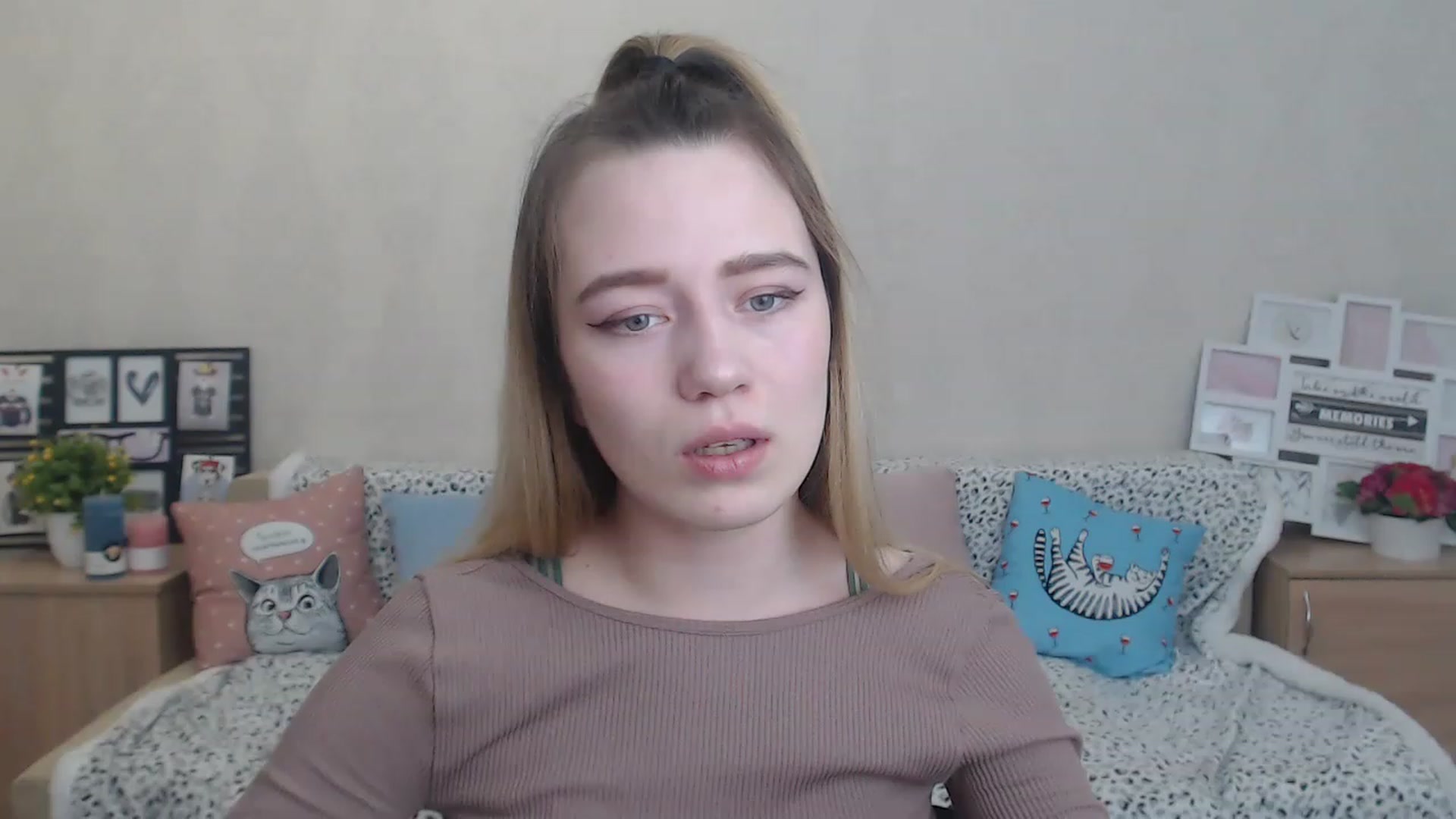 Gallery image thumbnail from Bayraktarka's myfreecams stream on, 12/04/2022, 13:53 image 15 of 20