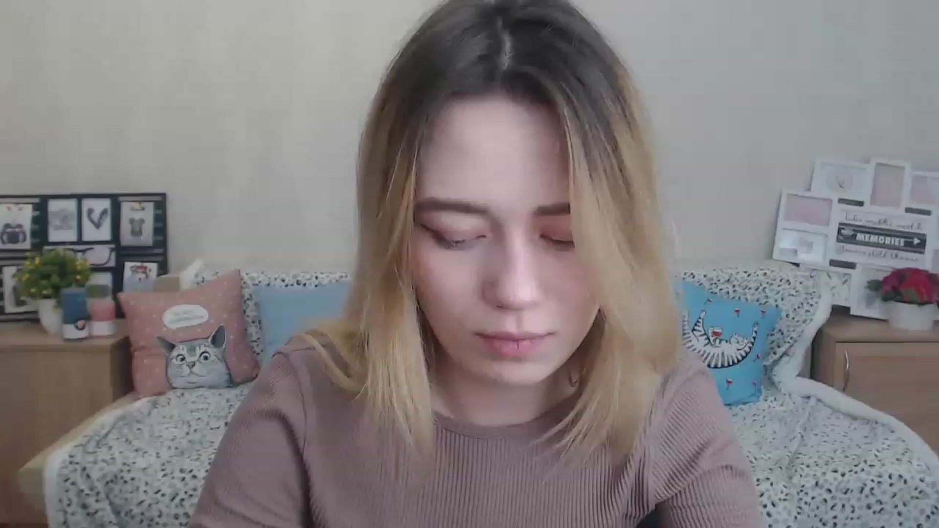Gallery image thumbnail from Bayraktarka's myfreecams stream on, 12/04/2022, 13:53 image 1 of 20