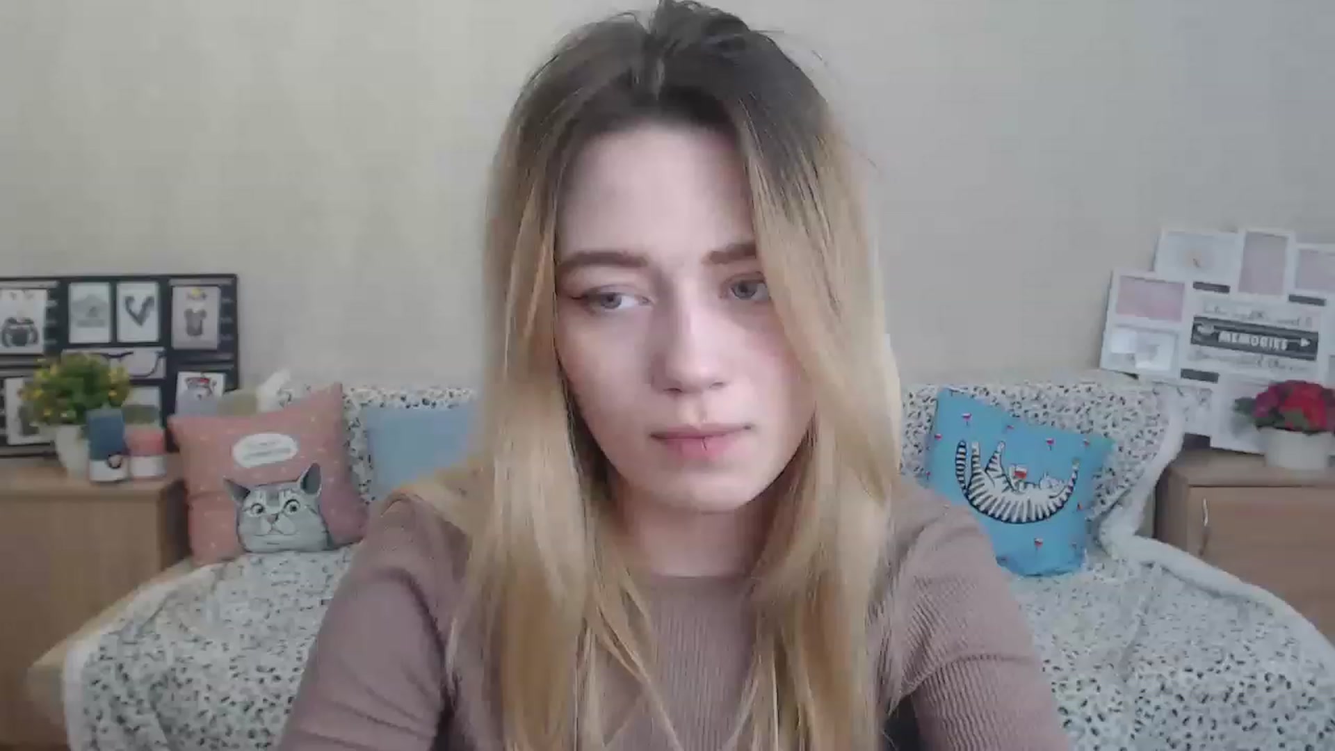 Gallery image thumbnail from Bayraktarka's myfreecams stream on, 12/04/2022, 13:53 image 5 of 20