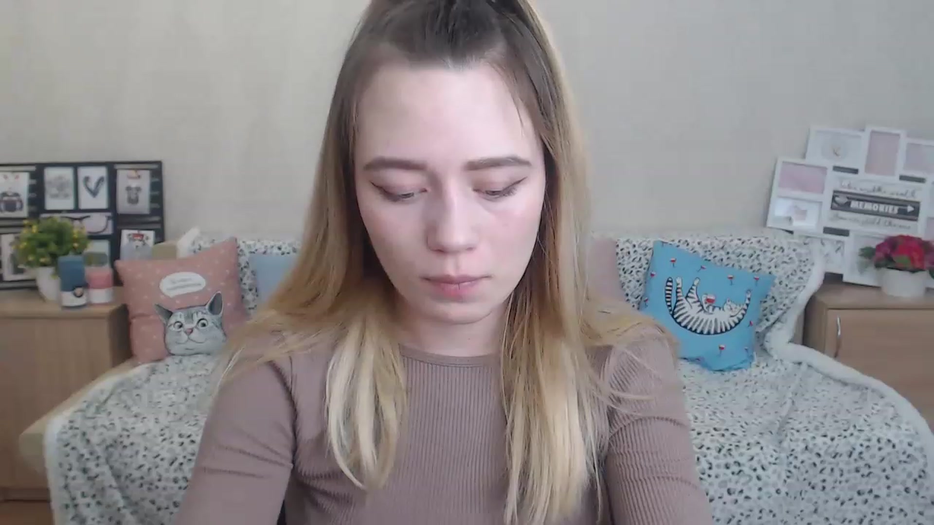 Gallery image thumbnail from Bayraktarka's myfreecams stream on, 12/04/2022, 13:53 image 18 of 20