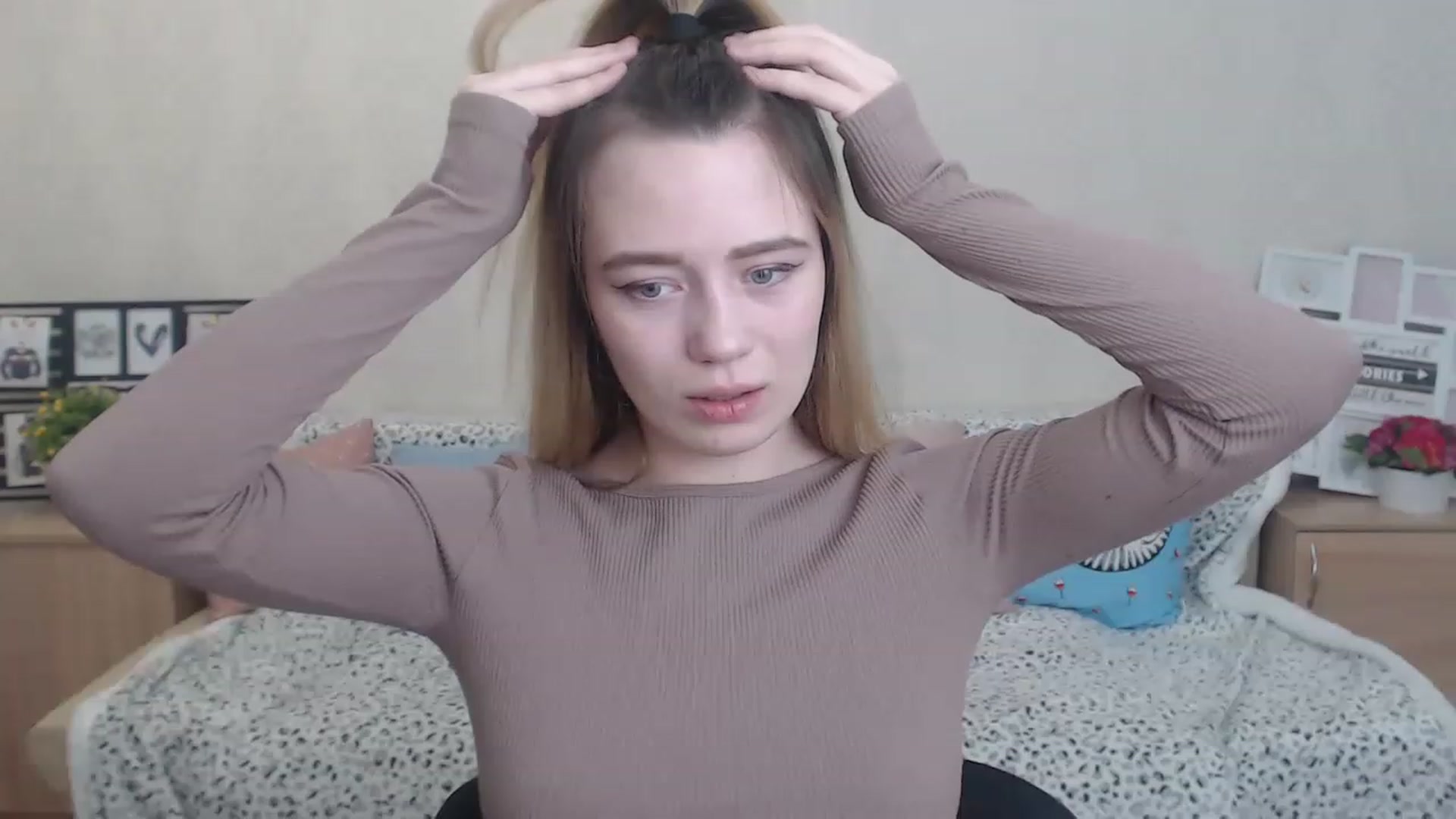 Gallery image thumbnail from Bayraktarka's myfreecams stream on, 12/04/2022, 13:53 image 12 of 20