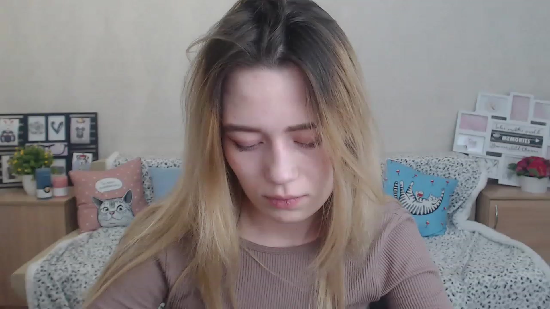 Gallery image thumbnail from Bayraktarka's myfreecams stream on, 12/04/2022, 13:53 image 8 of 20