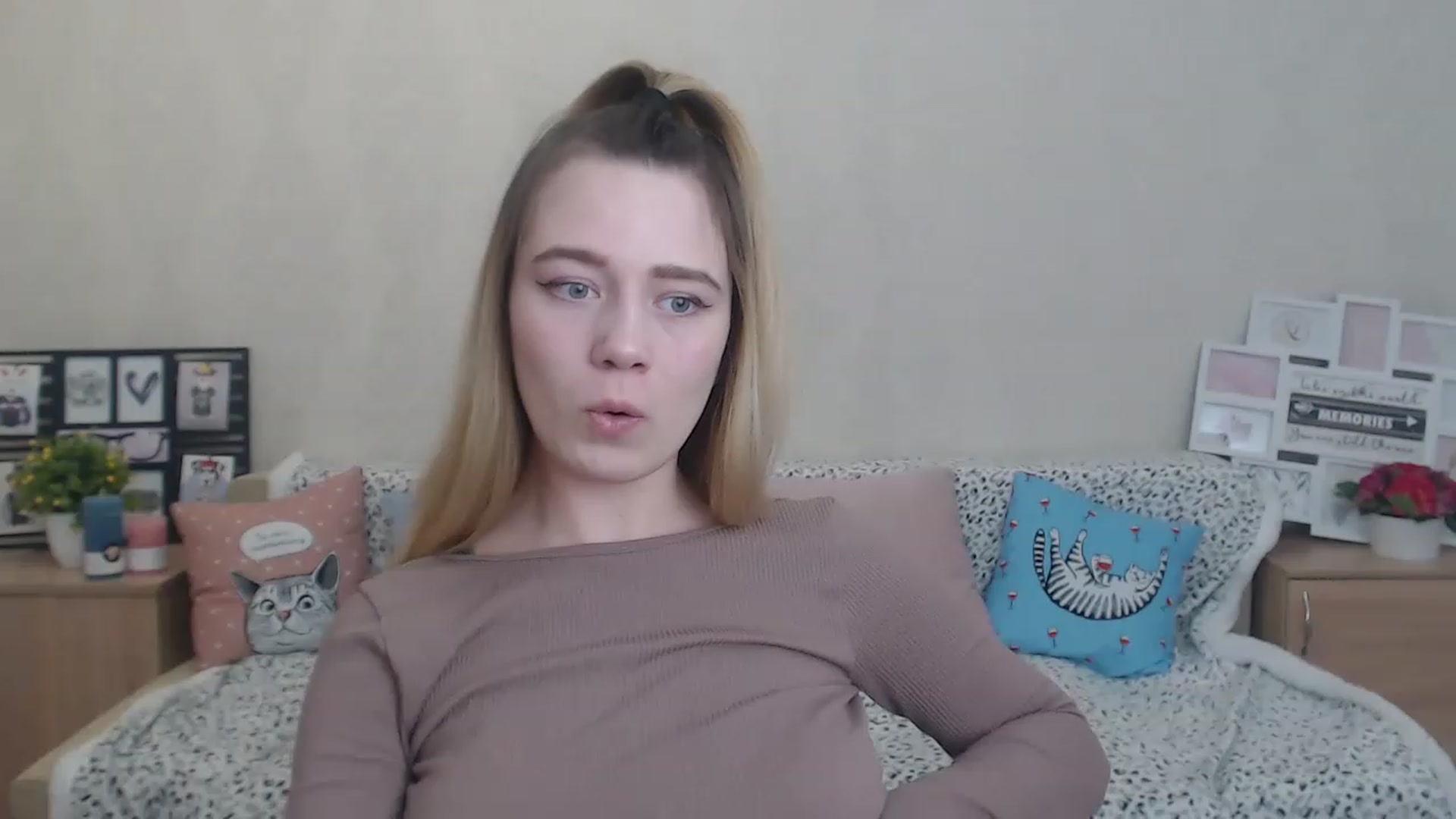 Gallery image thumbnail from Bayraktarka's myfreecams stream on, 12/04/2022, 13:53 image 14 of 20