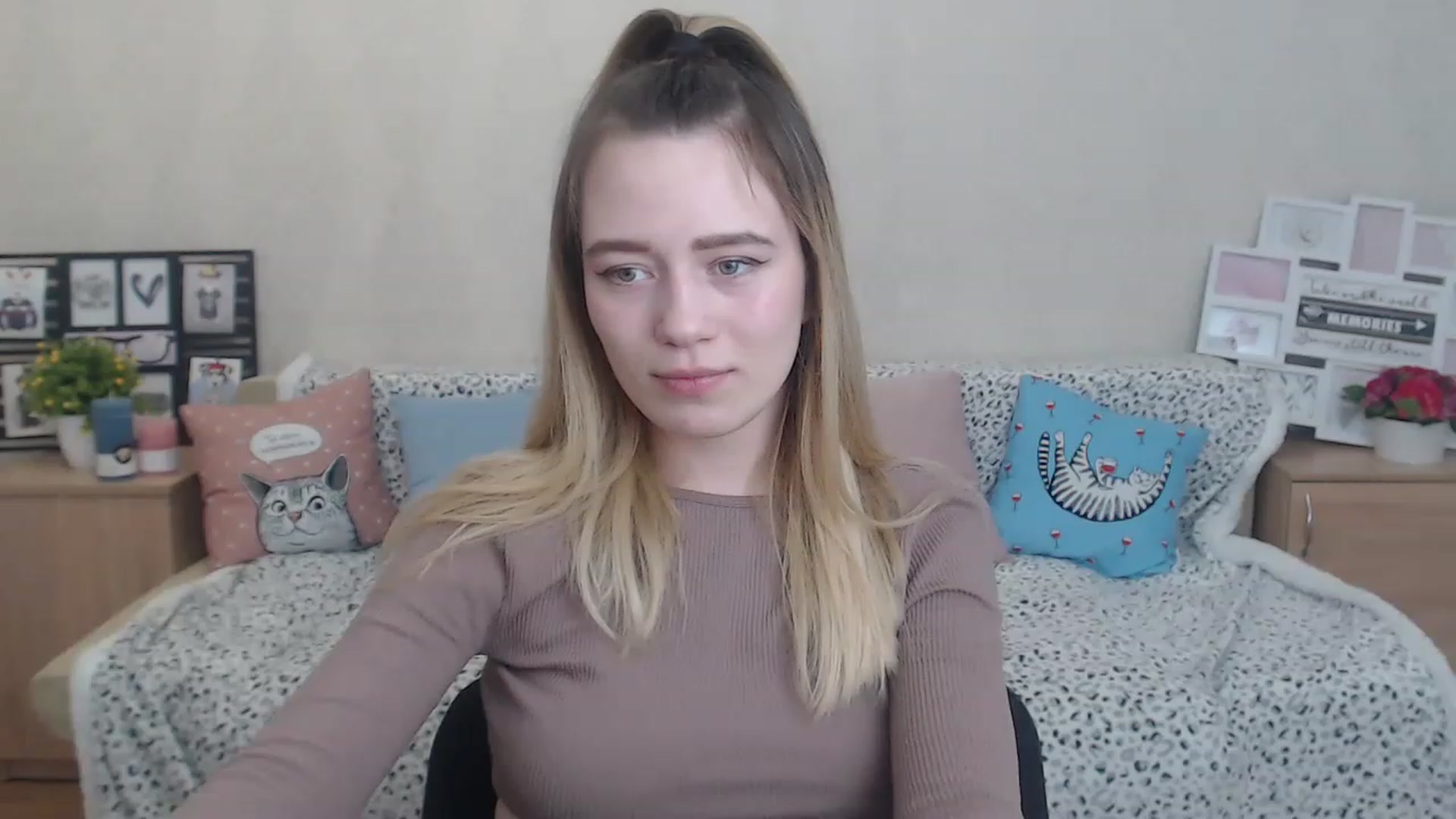 Gallery image thumbnail from Bayraktarka's myfreecams stream on, 12/04/2022, 13:53 image 19 of 20