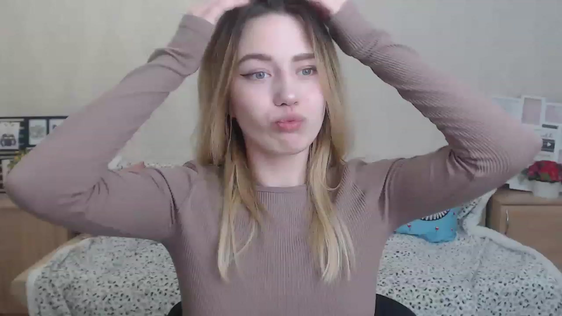 Gallery image thumbnail from Bayraktarka's myfreecams stream on, 12/04/2022, 13:53 image 9 of 20