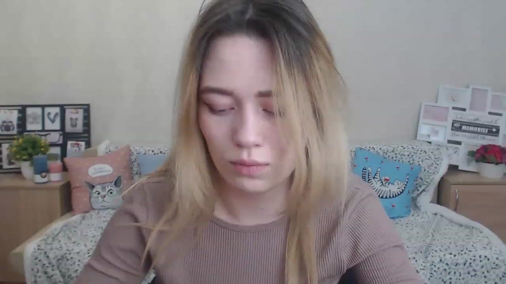 Gallery image thumbnail from Bayraktarka's myfreecams stream on, 12/04/2022, 13:53 image 7 of 20