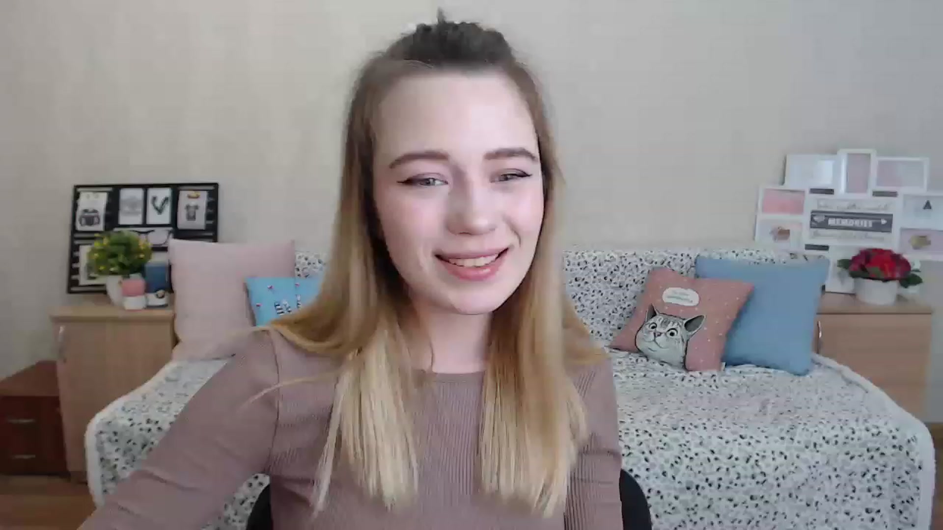 Gallery image thumbnail from Bayraktarka's myfreecams stream on, 12/08/2022, 13:41 image 19 of 20