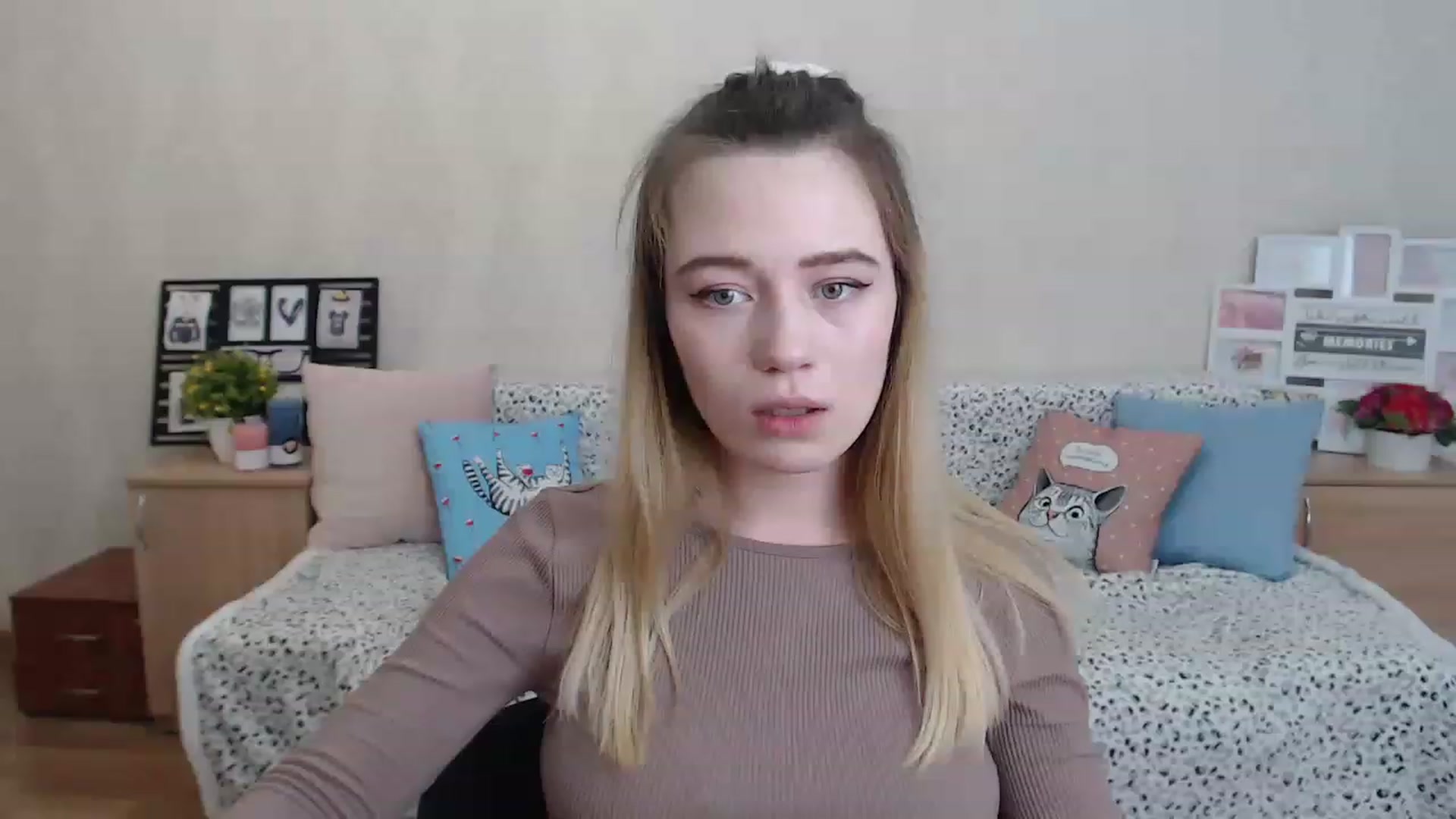 Gallery image thumbnail from Bayraktarka's myfreecams stream on, 12/08/2022, 13:41 image 3 of 20