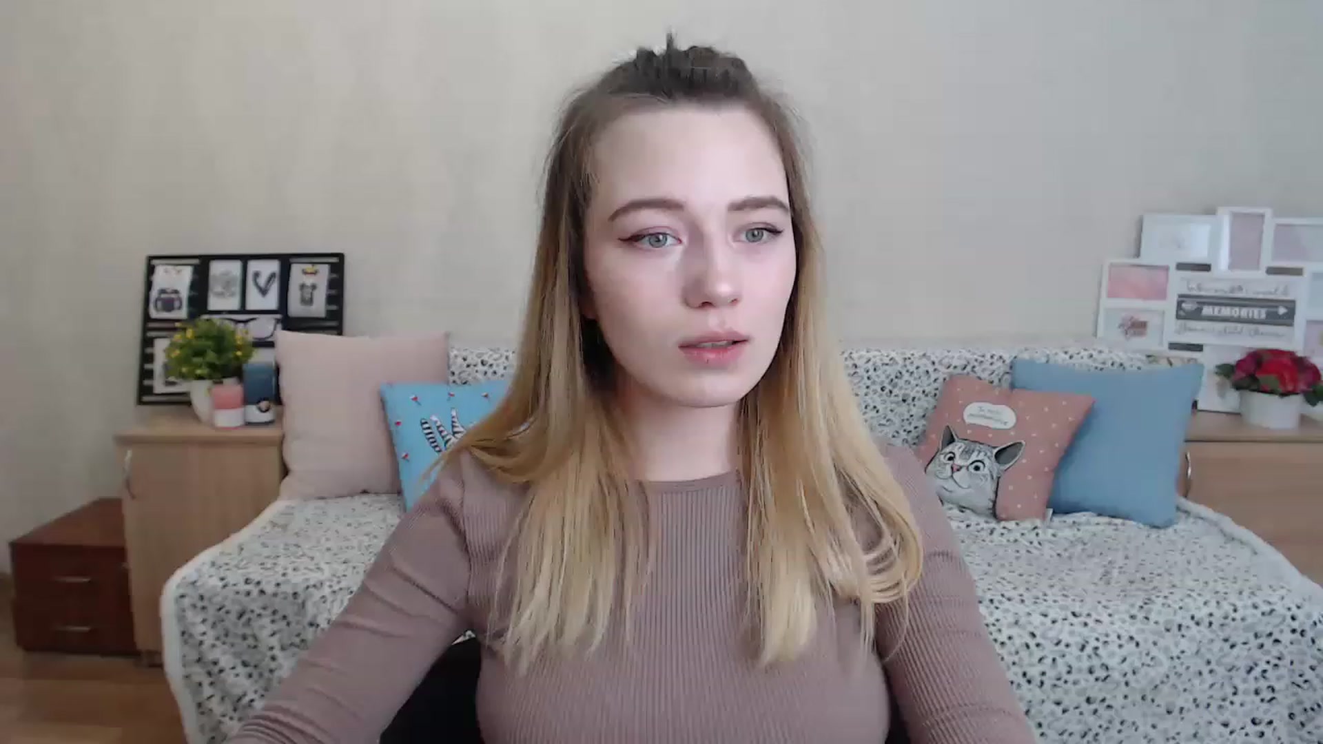 Gallery image thumbnail from Bayraktarka's myfreecams stream on, 12/08/2022, 13:41 image 1 of 20