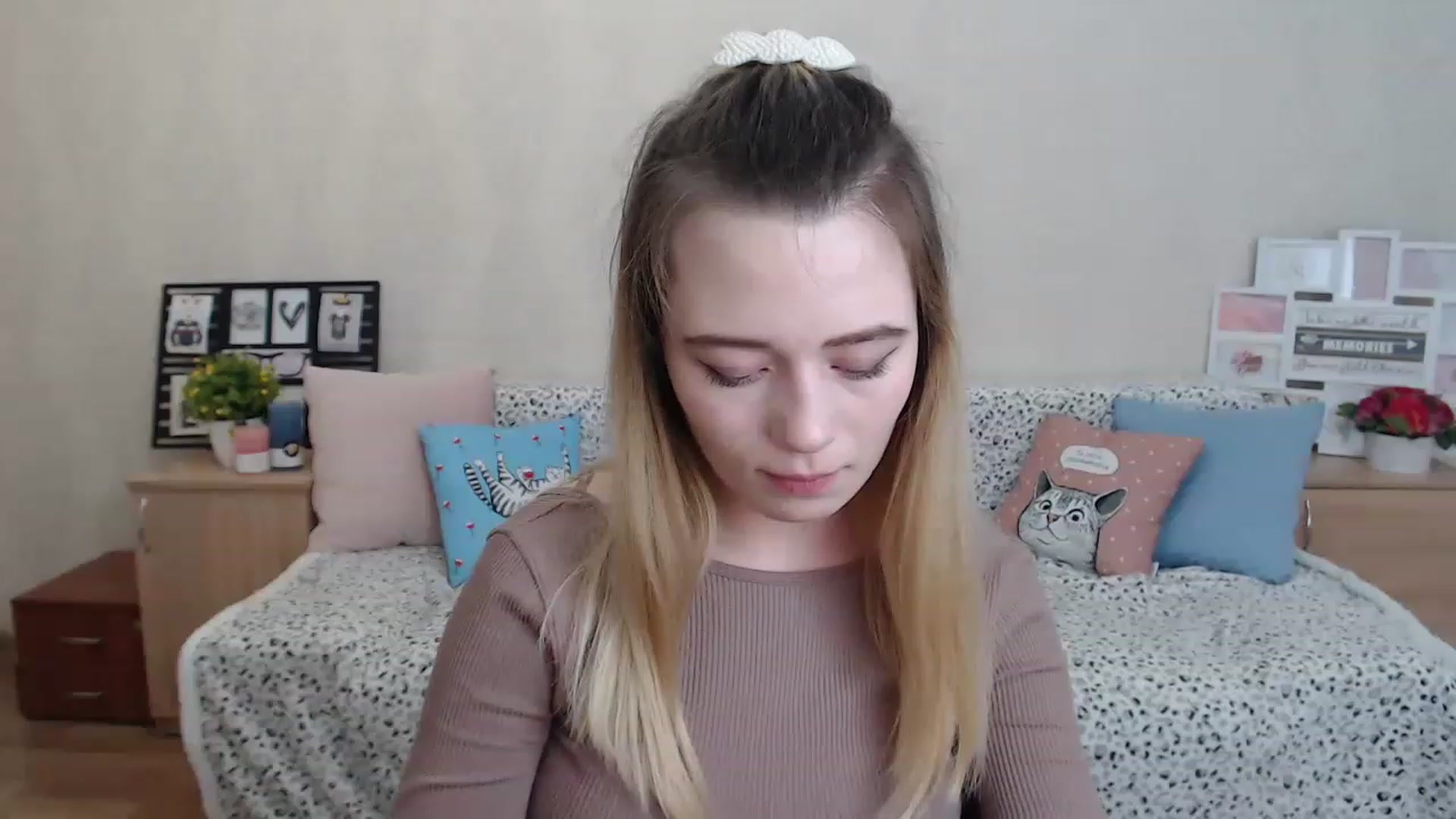 Gallery image thumbnail from Bayraktarka's myfreecams stream on, 12/08/2022, 13:41 image 4 of 20