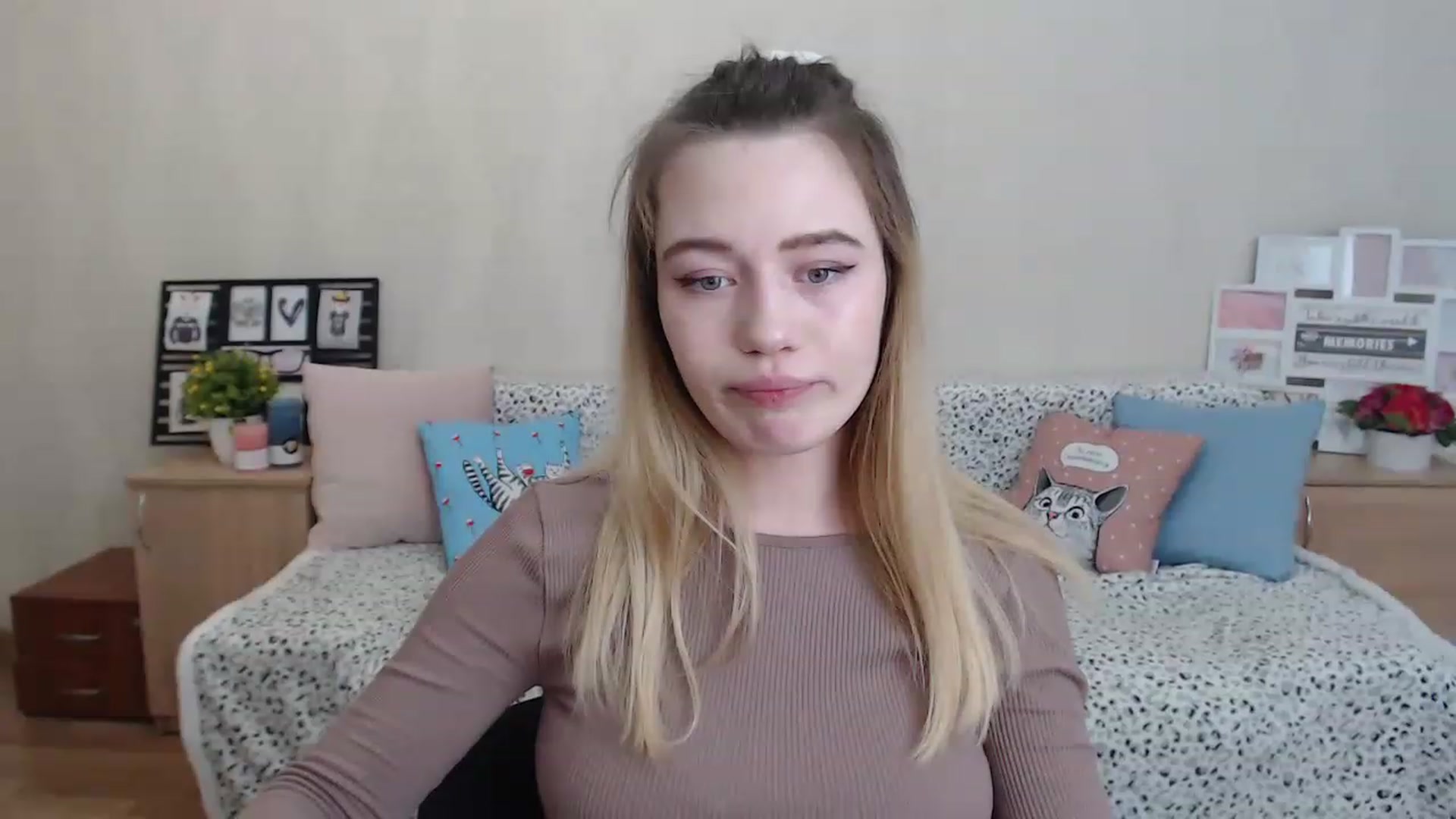 Gallery image thumbnail from Bayraktarka's myfreecams stream on, 12/08/2022, 13:41 image 2 of 20