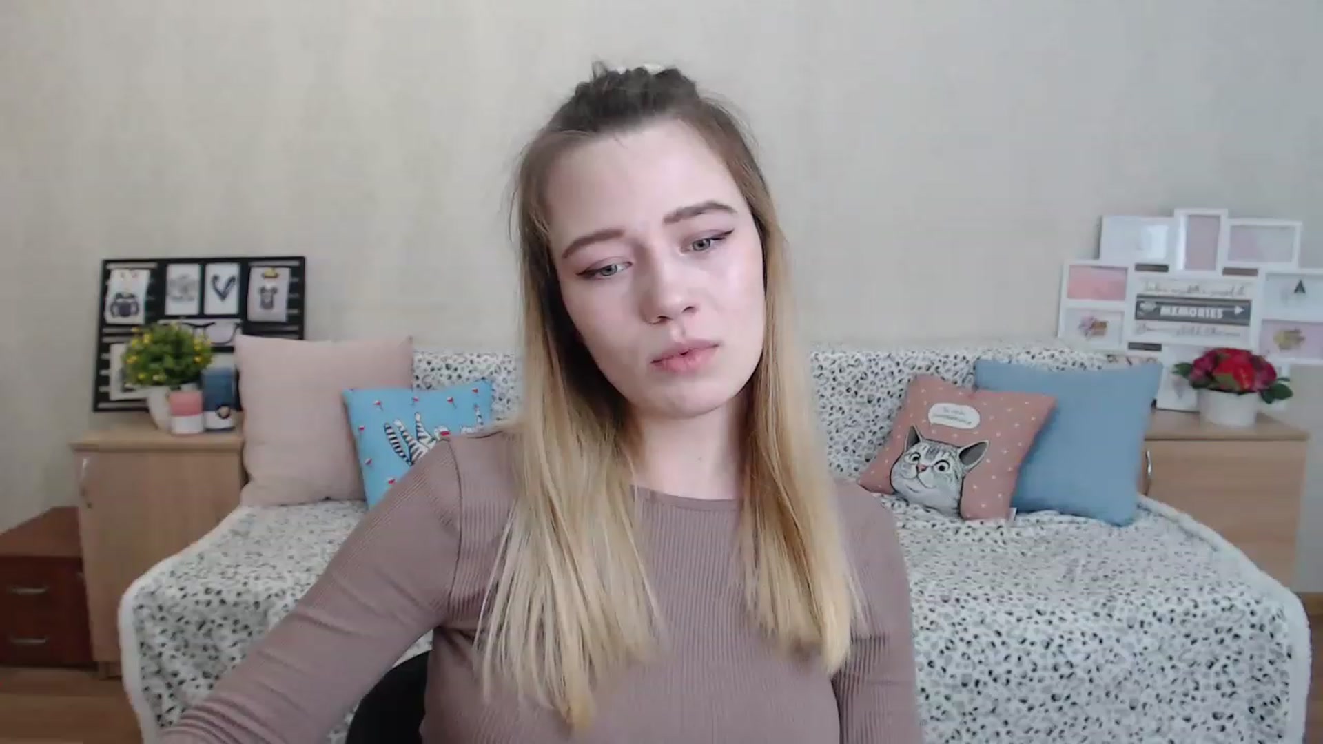 Gallery image thumbnail from Bayraktarka's myfreecams stream on, 12/08/2022, 13:41 image 10 of 20