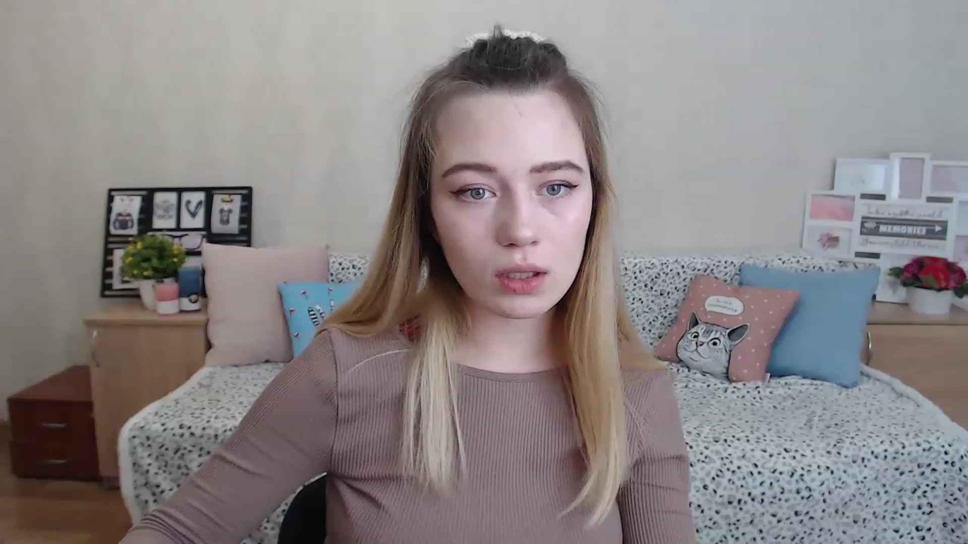 Gallery image thumbnail from Bayraktarka's myfreecams stream on, 12/08/2022, 13:41 image 6 of 20