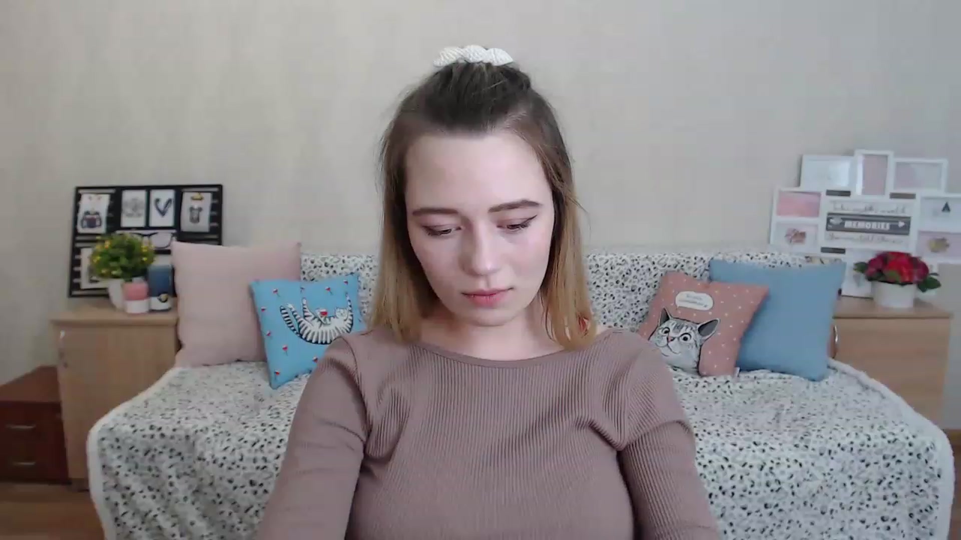Gallery image thumbnail from Bayraktarka's myfreecams stream on, 12/08/2022, 14:50 image 3 of 20
