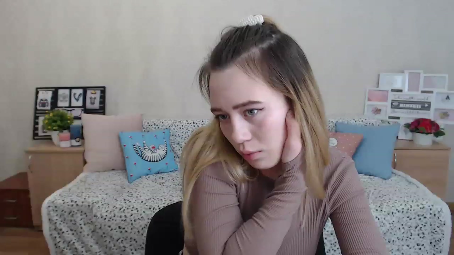 Gallery image thumbnail from Bayraktarka's myfreecams stream on, 12/08/2022, 14:50 image 20 of 20