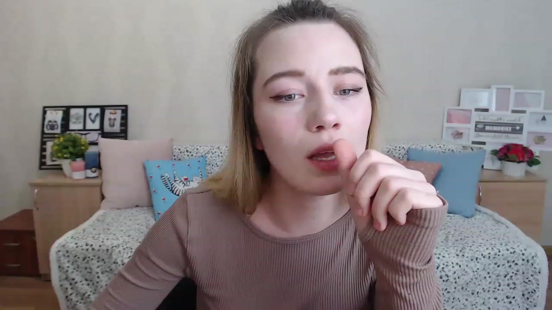 Gallery image thumbnail from Bayraktarka's myfreecams stream on, 12/08/2022, 14:50 image 1 of 20