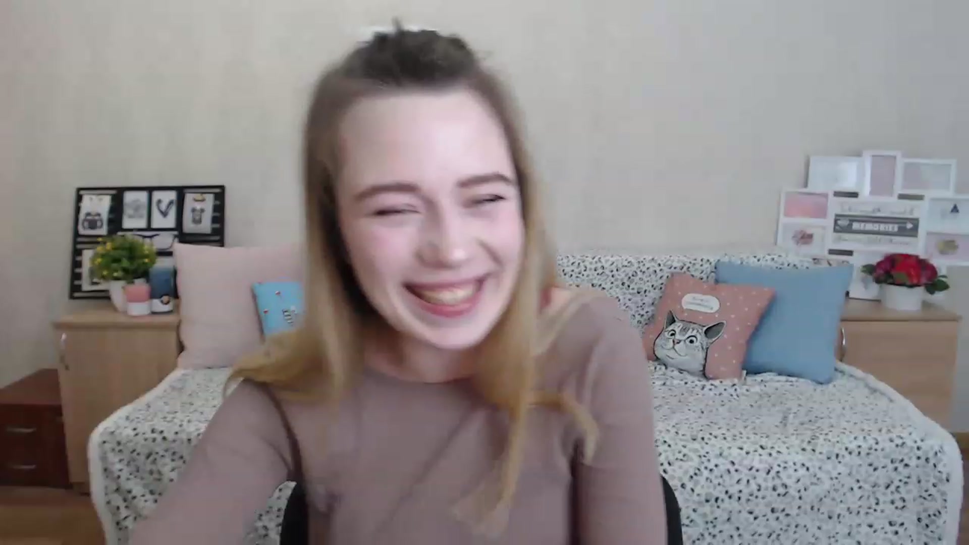Gallery image thumbnail from Bayraktarka's myfreecams stream on, 12/08/2022, 14:50 image 18 of 20