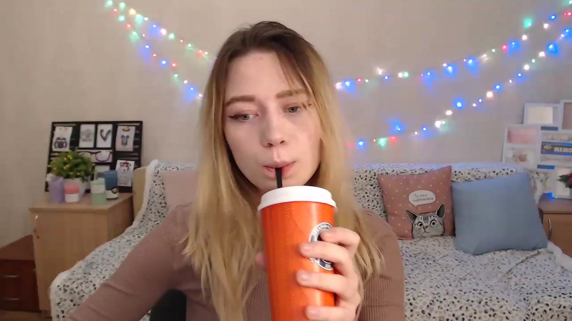 Gallery image thumbnail from Bayraktarka's myfreecams stream on, 12/18/2022, 13:01 image 18 of 20