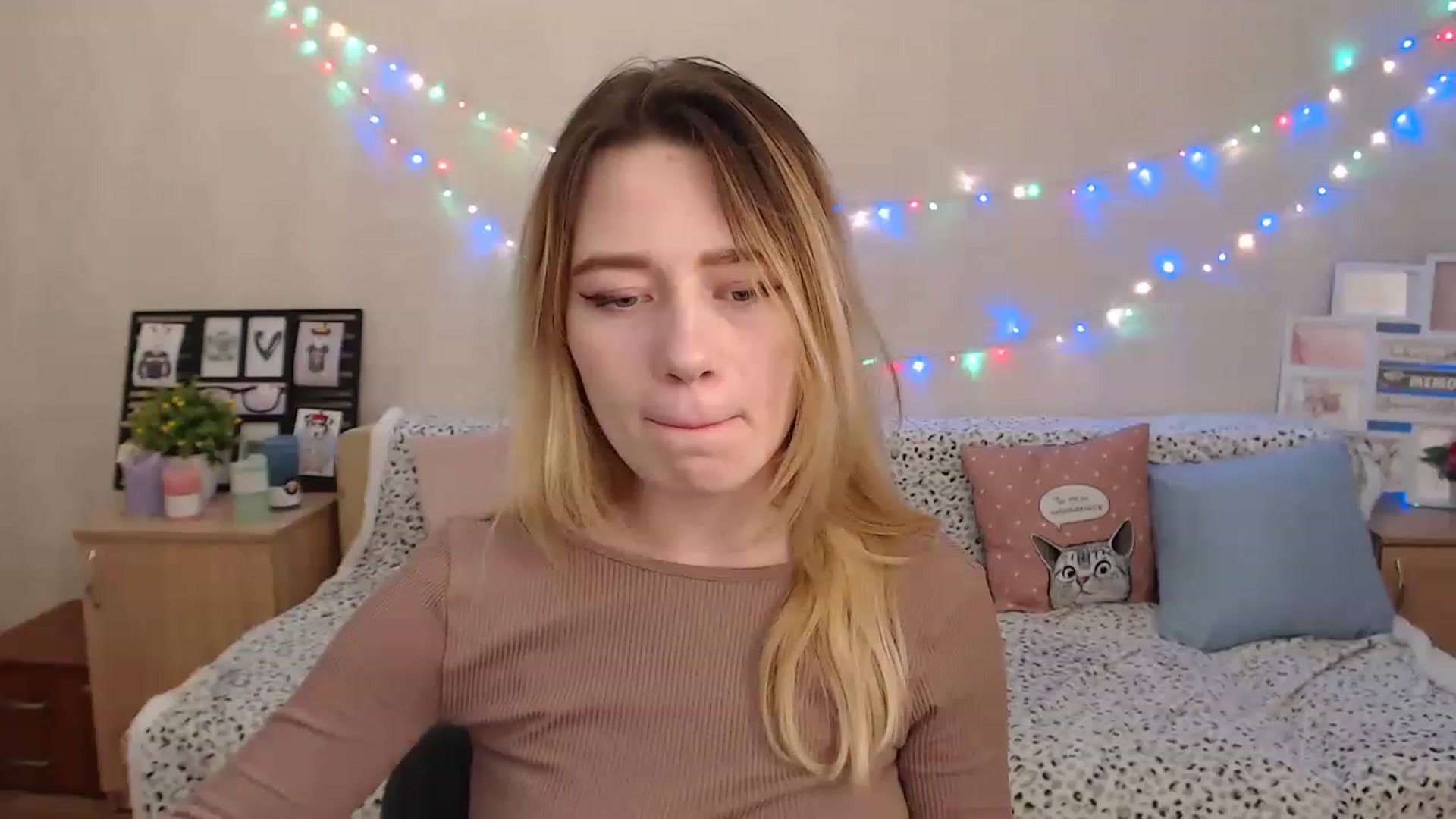 Gallery image thumbnail from Bayraktarka's myfreecams stream on, 12/18/2022, 13:01 image 16 of 20